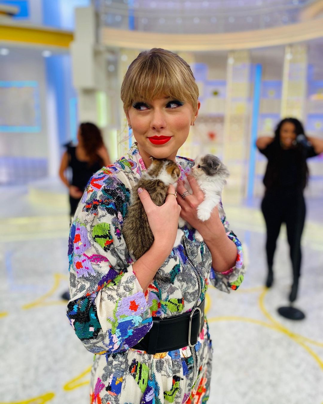 Taylor Swift and her cats